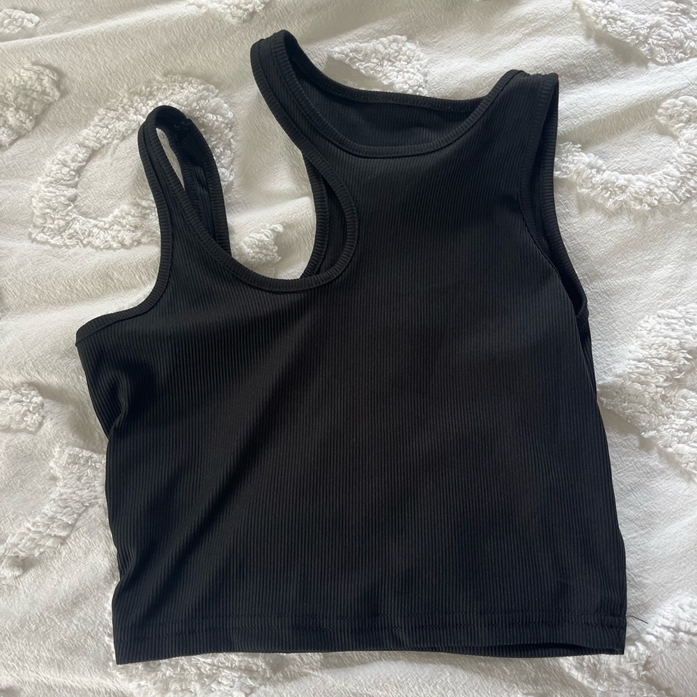 black crop top